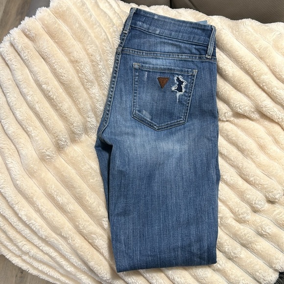 Guess Jeans Distressed Power Curvy Mid Rise Sz 29 - Picture 3 of 5